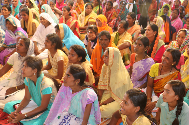 Hundreds Massed for the 2 days Mega Prayer organized by Grace Ministry at Pavagada, Tumkur. The Pavagada Prayer Meetings was a great blessing to the hundreds who gathered.